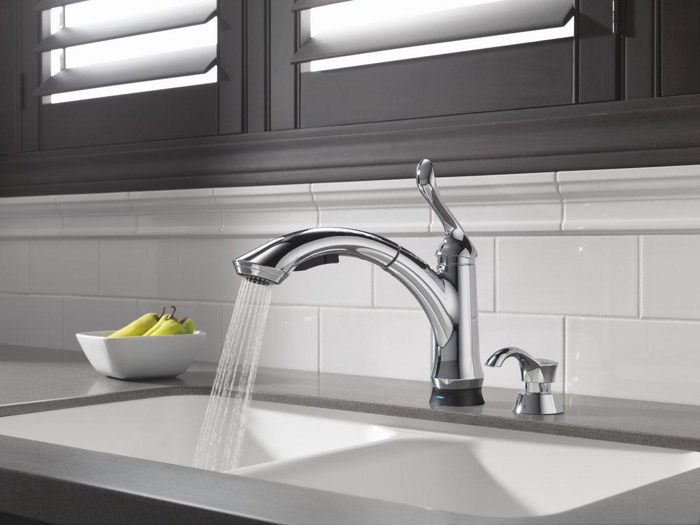 Delta Faucet Black Stainless 2-7/8 in. 13 oz. Kitchen Soap Dispenser 