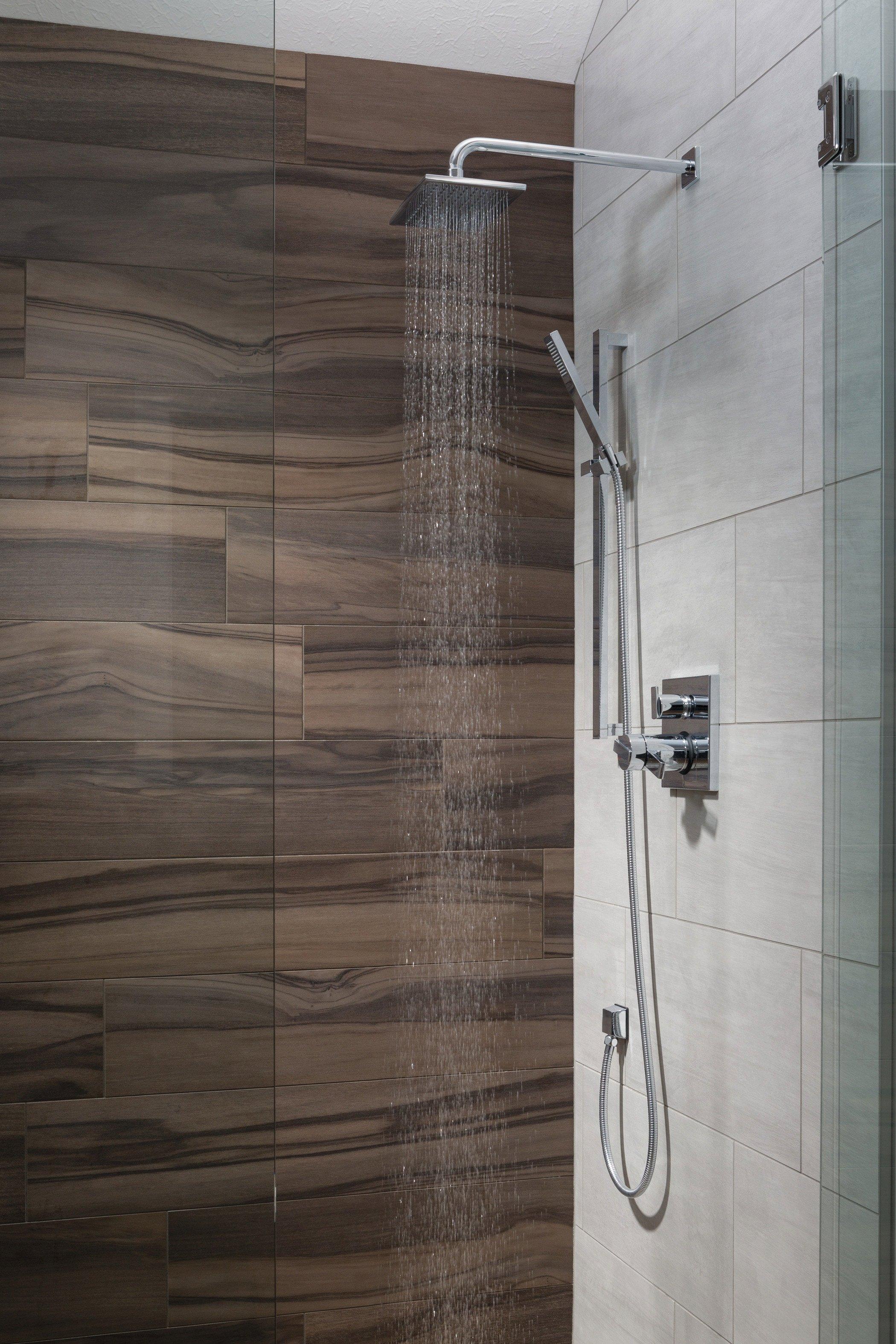 Delta Faucet Matte Black 1/2 x 16 in. NPT x MIPS Brass Shower Arm 