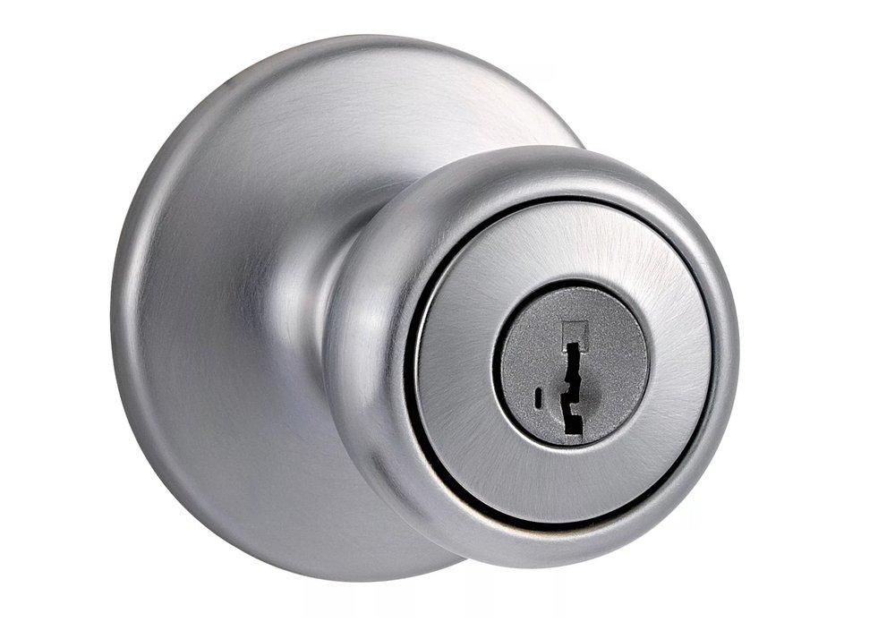 Kwikset Polished Chrome Keyed Knob with Pin and Tumbler 