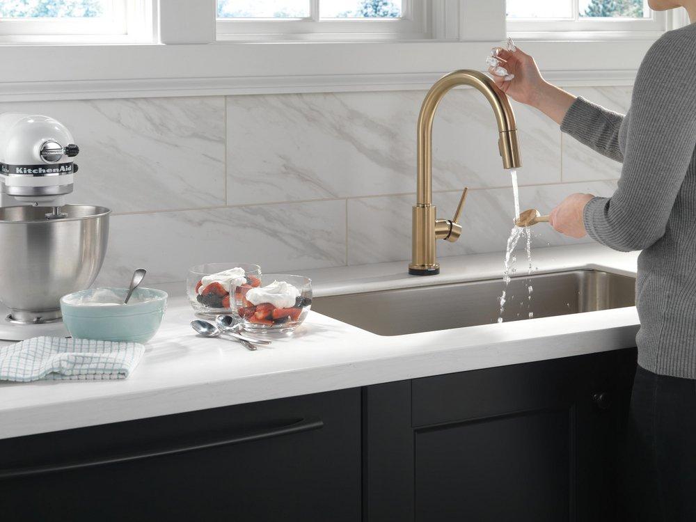Delta Faucet Champagne Bronze Single Handle Pull Down Voice and Touch Activated Kitchen Faucet 
