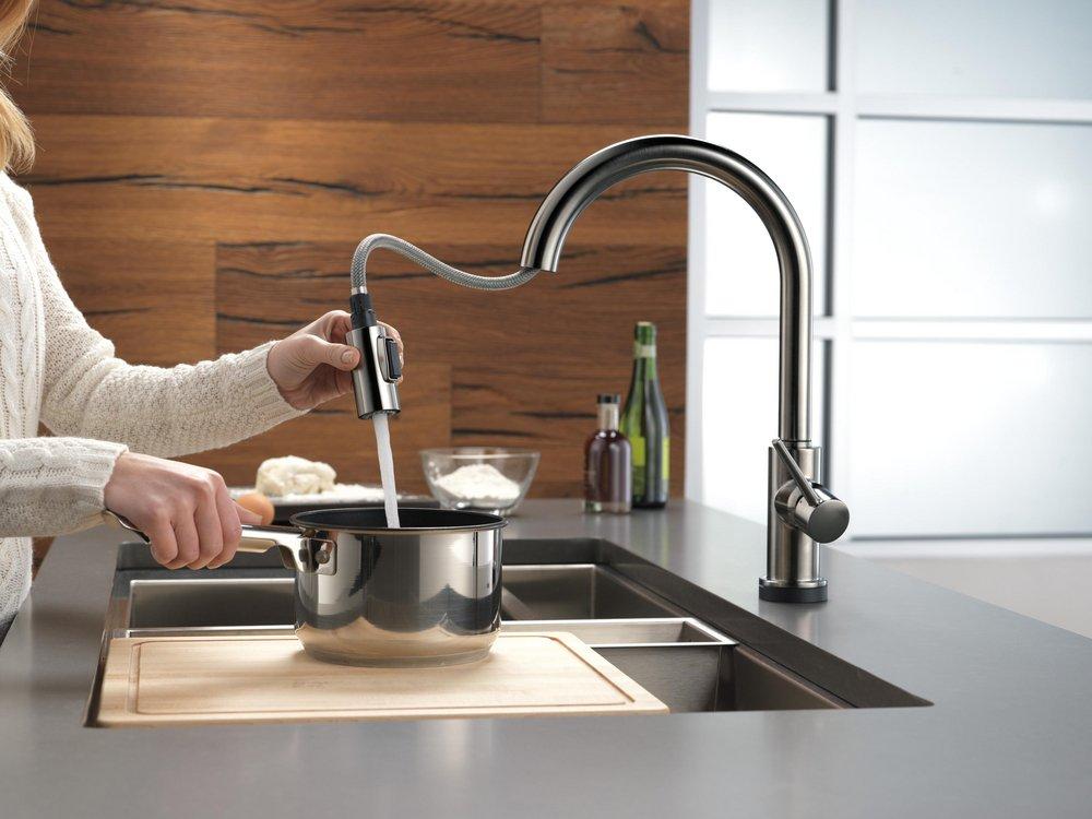 Delta Faucet Black Stainless Single Handle Pull Down Voice and Touch Activated Kitchen Faucet 