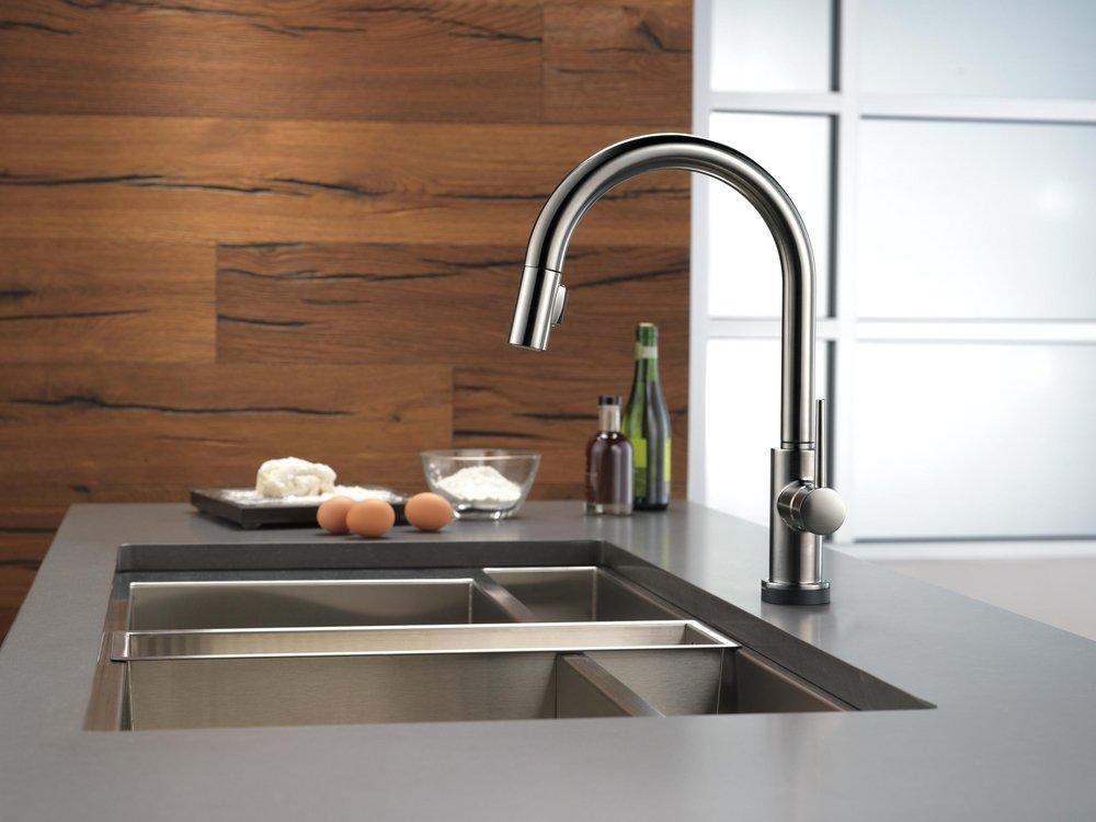 Delta Faucet Black Stainless Single Handle Pull Down Voice and Touch Activated Kitchen Faucet 