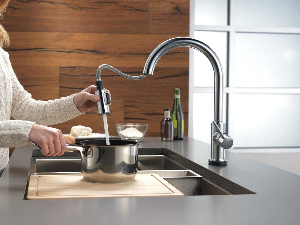 Delta Faucet Arctic Stainless Single Handle Pull Down Voice and Touch Activated Kitchen Faucet 