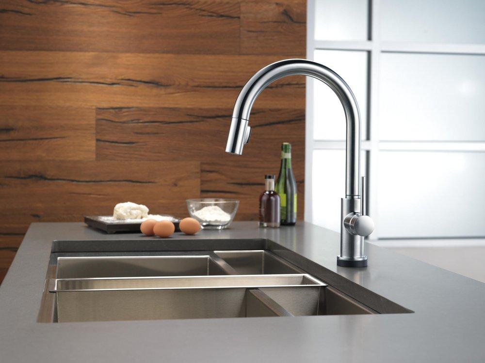 Delta Faucet Arctic Stainless Single Handle Pull Down Voice and Touch Activated Kitchen Faucet 
