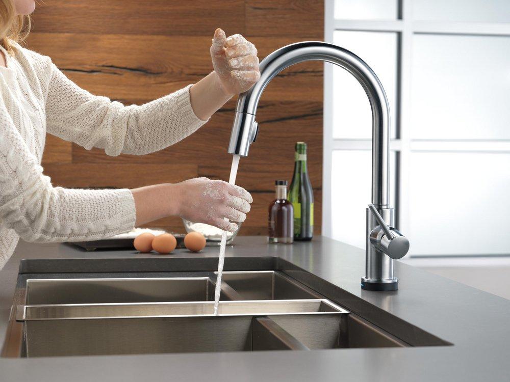 Delta Faucet Arctic Stainless Single Handle Pull Down Voice and Touch Activated Kitchen Faucet 