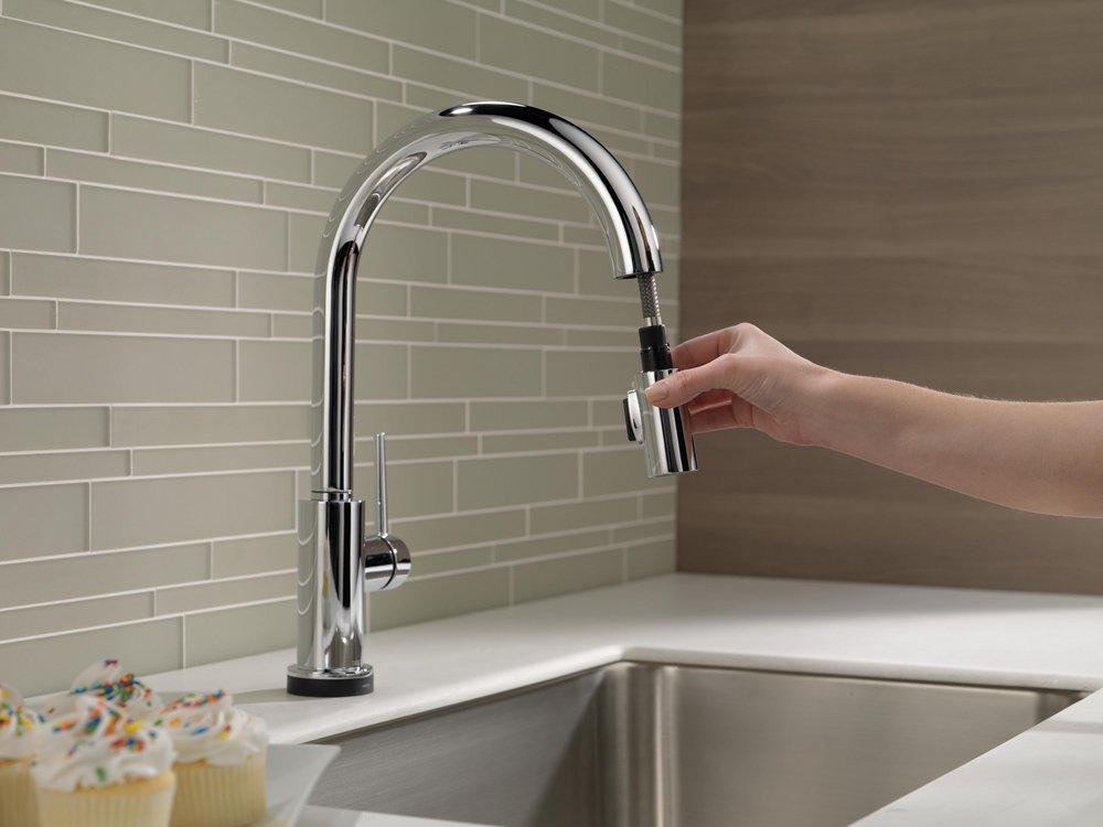 Delta Faucet Chrome Single Handle Pull Down Voice and Touch Activated Kitchen Faucet 