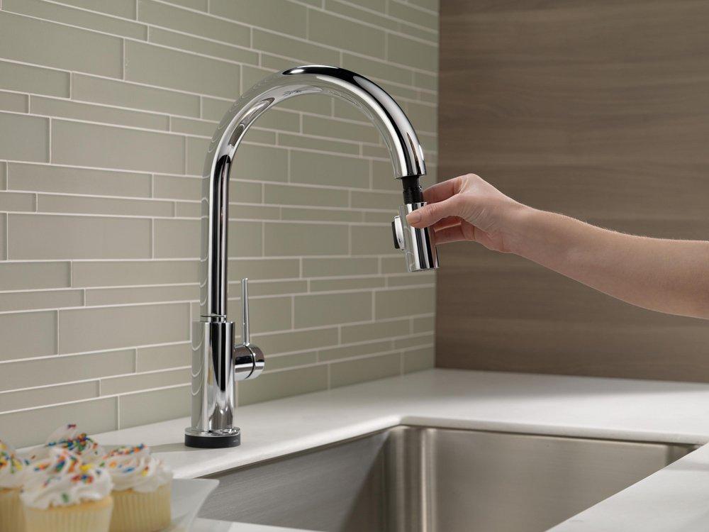 Delta Faucet Chrome Single Handle Pull Down Voice and Touch Activated Kitchen Faucet 