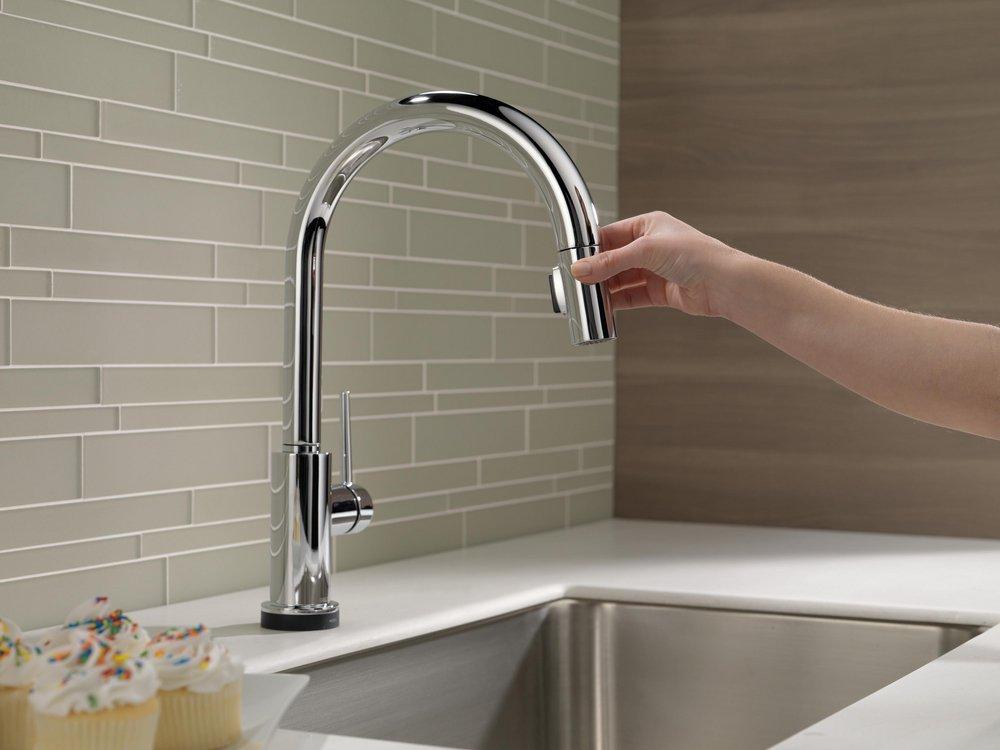 Delta Faucet Chrome Single Handle Pull Down Voice and Touch Activated Kitchen Faucet 