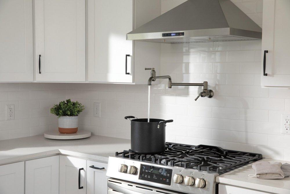 Delta Faucet Black Stainless Two Handle Lever Pot Filler 