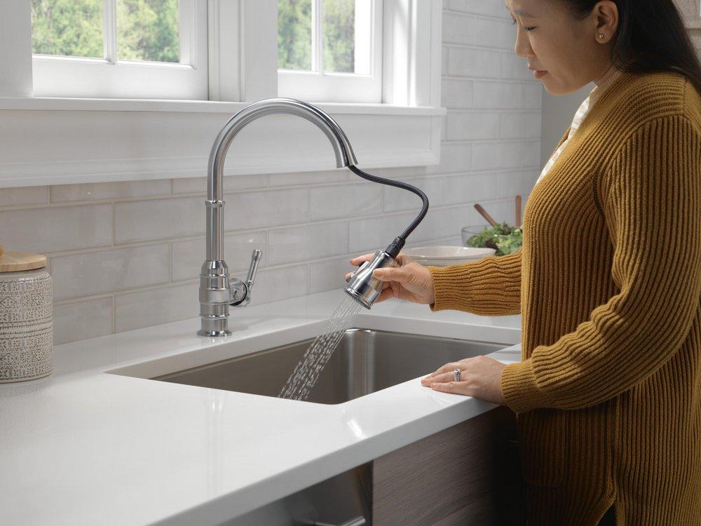Delta Faucet Arctic Stainless Single Handle Pull Down Kitchen Faucet 