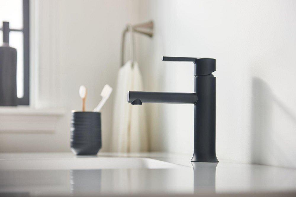 Moen Chrome Single Handle Monoblock Bathroom Sink Faucet Lever Handle 