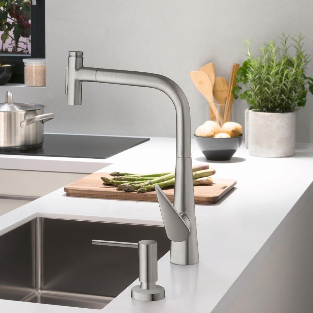 Single Handle Kitchen Faucet in Steel Optic 