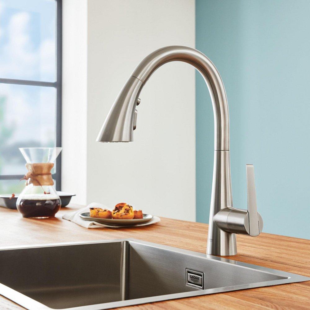 GROHE SuperSteel Infinity&trade; Single Handle Pull Out Kitchen Faucet 