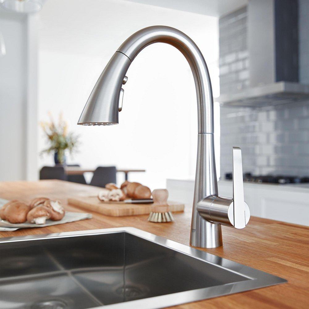 GROHE SuperSteel Infinity&trade; Single Handle Pull Out Kitchen Faucet 