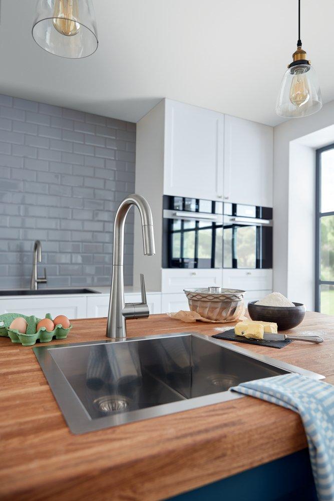 GROHE SuperSteel Infinity Single Handle Pull Out Kitchen Faucet 