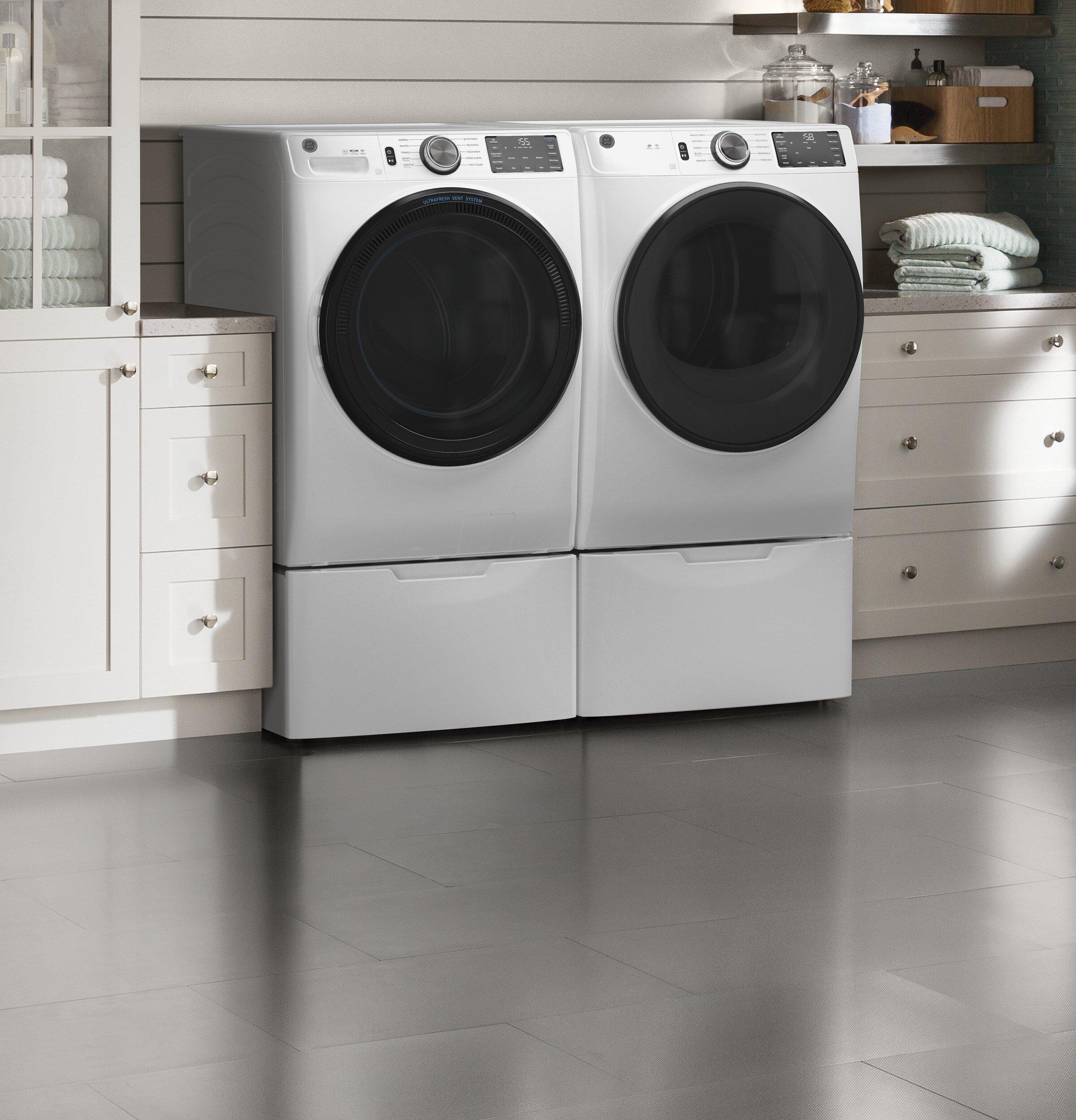 GE&reg; White 28 in. 7.8 cu. ft. Electric Dryer 