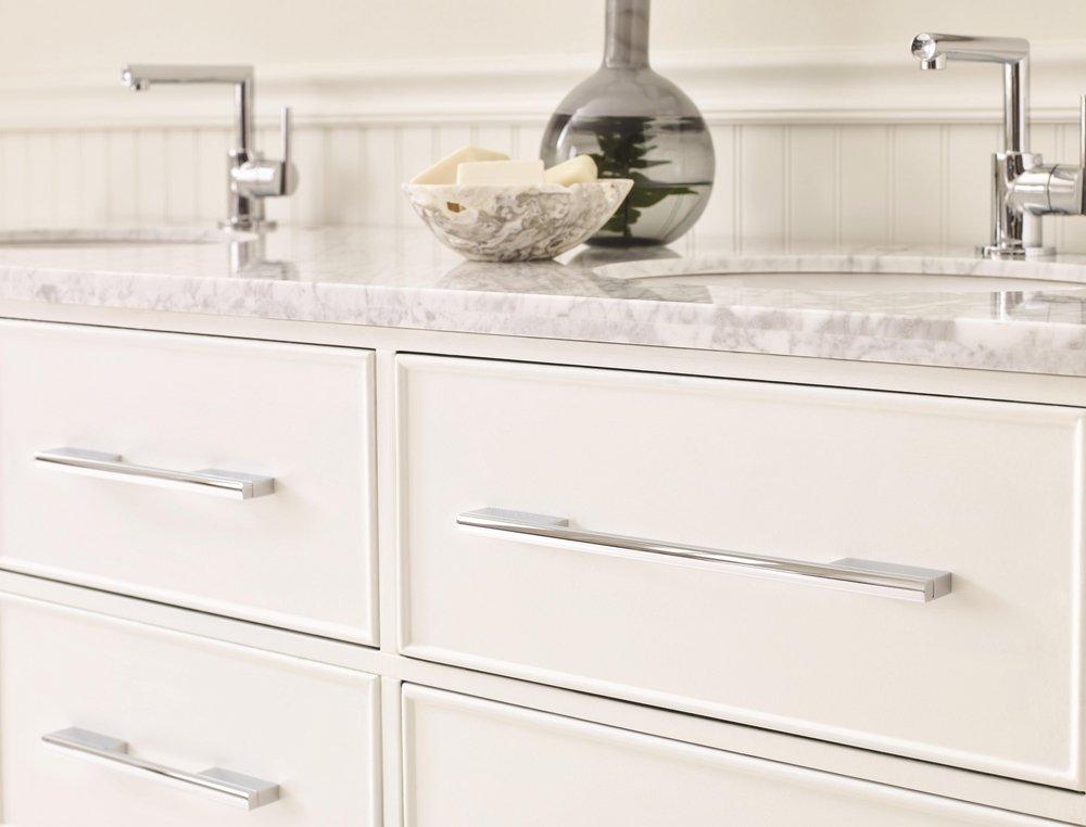 Separa 6-5/16 in (160 mm) Center-to-Center Polished Chrome Cabinet Pull 