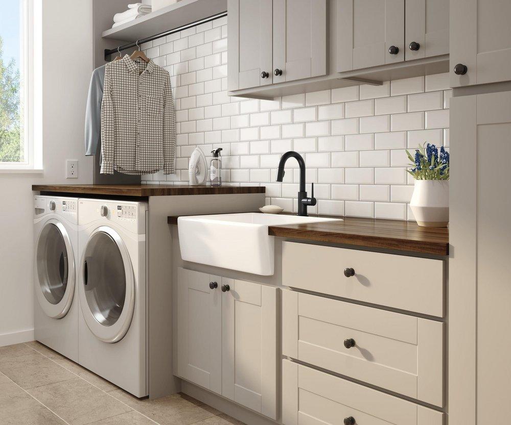 Single Handle Lever Bar Faucet in Matte Black 