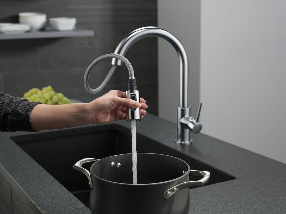 Delta Faucet Arctic Stainless Single Handle Pull Down Kitchen Faucet 