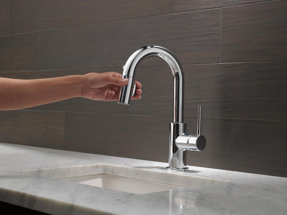 Single Handle Pull Down Bar Faucet in Chrome 