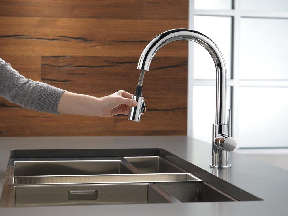 Delta Faucet Chrome Single Handle Pull Down Kitchen Faucet 