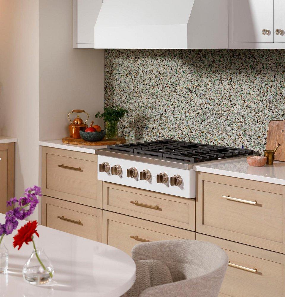 Cafe&trade; Matte White 6-Burner 21000 BTU Sealed Cooktop 