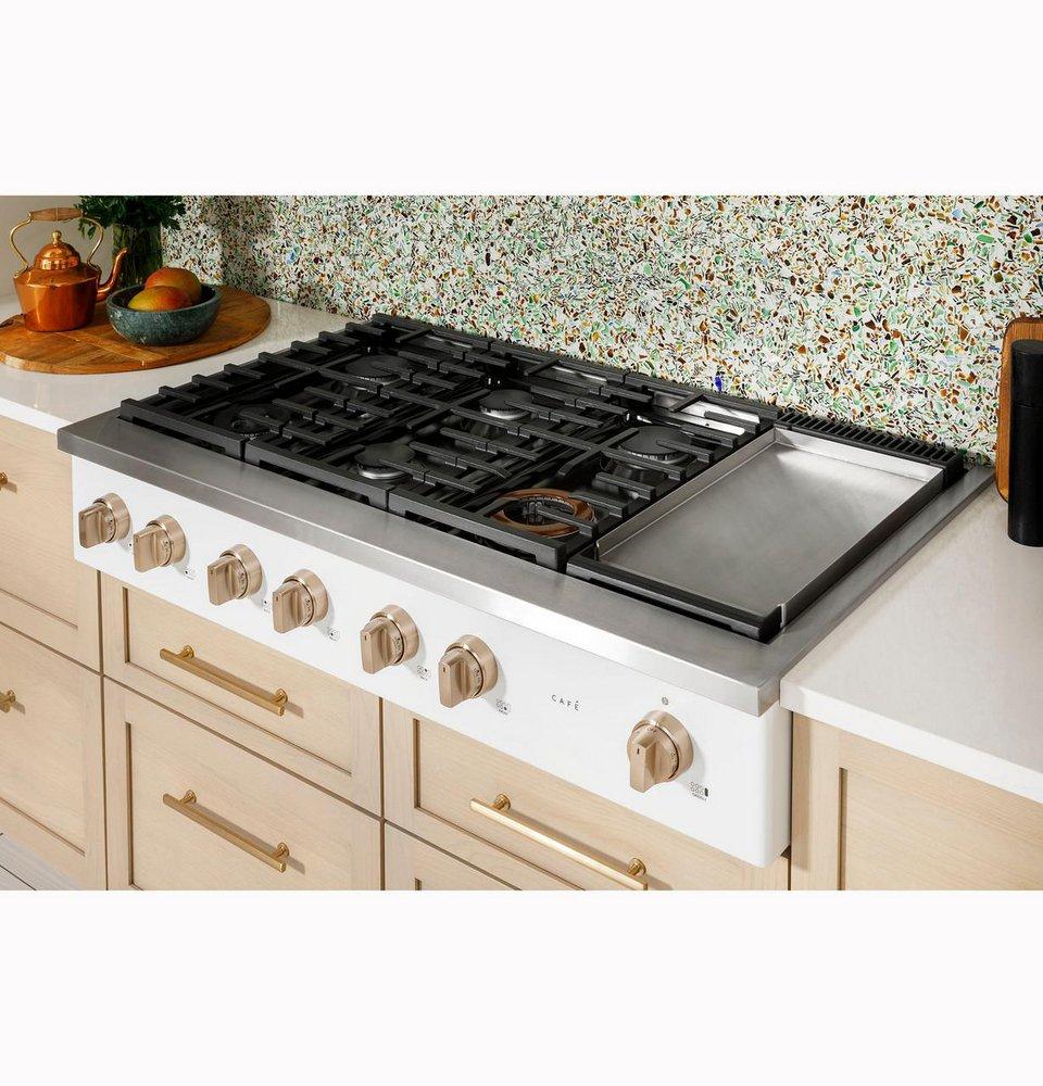 GE Caf&eacute; Matte White 6-Burner 21000 BTU Sealed Cooktop 