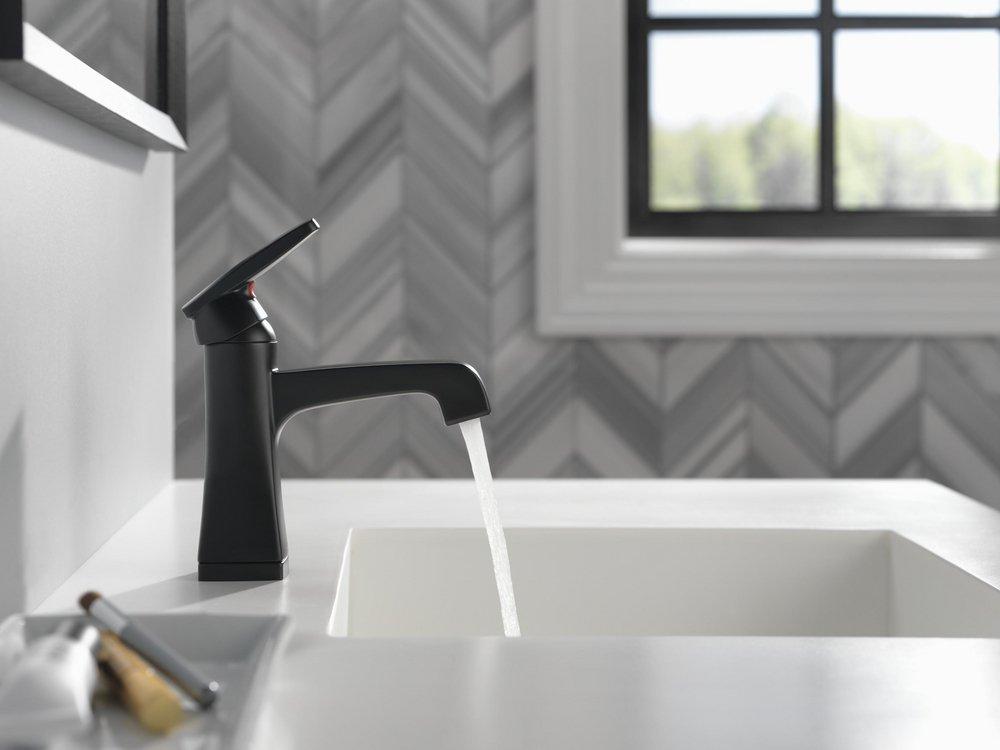 Delta Faucet Matte Black Single Handle Centerset Bathroom Sink Faucet with Pop-Up Drain Assembly 