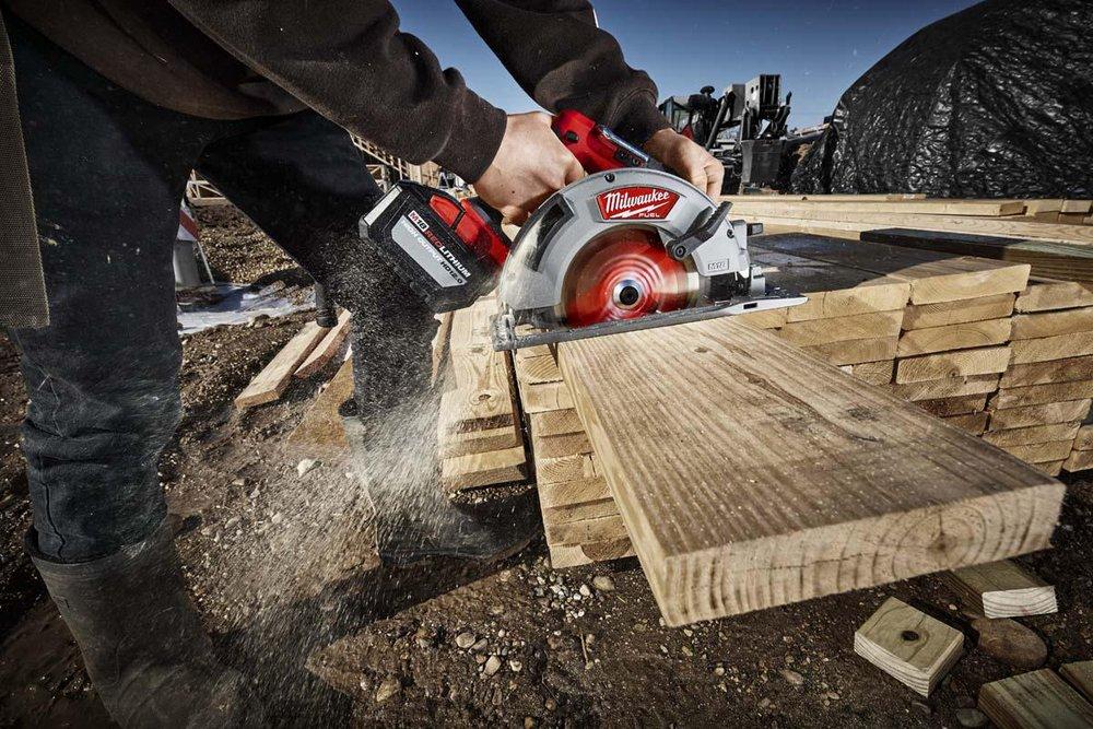 Milwaukee&reg; Red Cordless 18V Nailer Tool Kit 