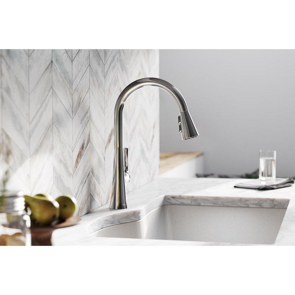 Single Handle Pull Down Kitchen Faucet in Chrome 
