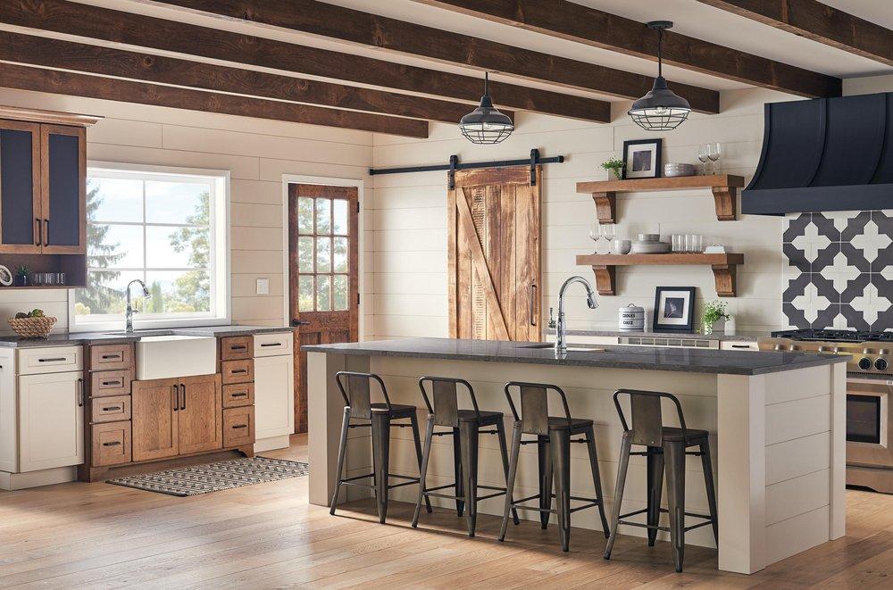 Delta Faucet Lumicoat Chrome Single Handle Pull Down Kitchen Faucet with Three-Function Spray, Magnetic Docking and ShieldSpray Technology 