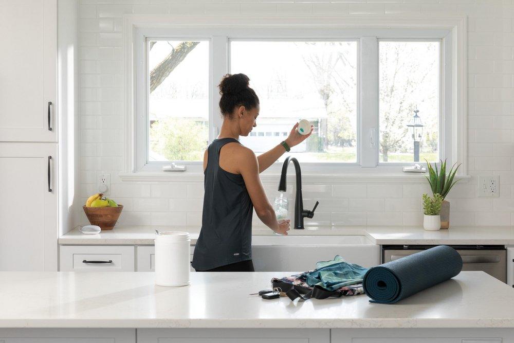 Delta Faucet Matte Black Single Handle Pull Down Touch and Voice Activated Kitchen Faucet 