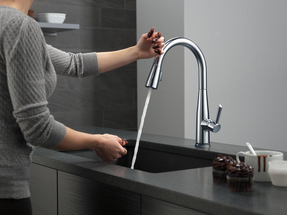 Delta Faucet Arctic Stainless Single Handle Pull Down Touch and Voice Activated Kitchen Faucet 