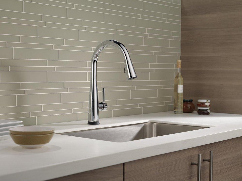 Delta Faucet Chrome Single Handle Pull Down Touch and Voice Activated Kitchen Faucet 