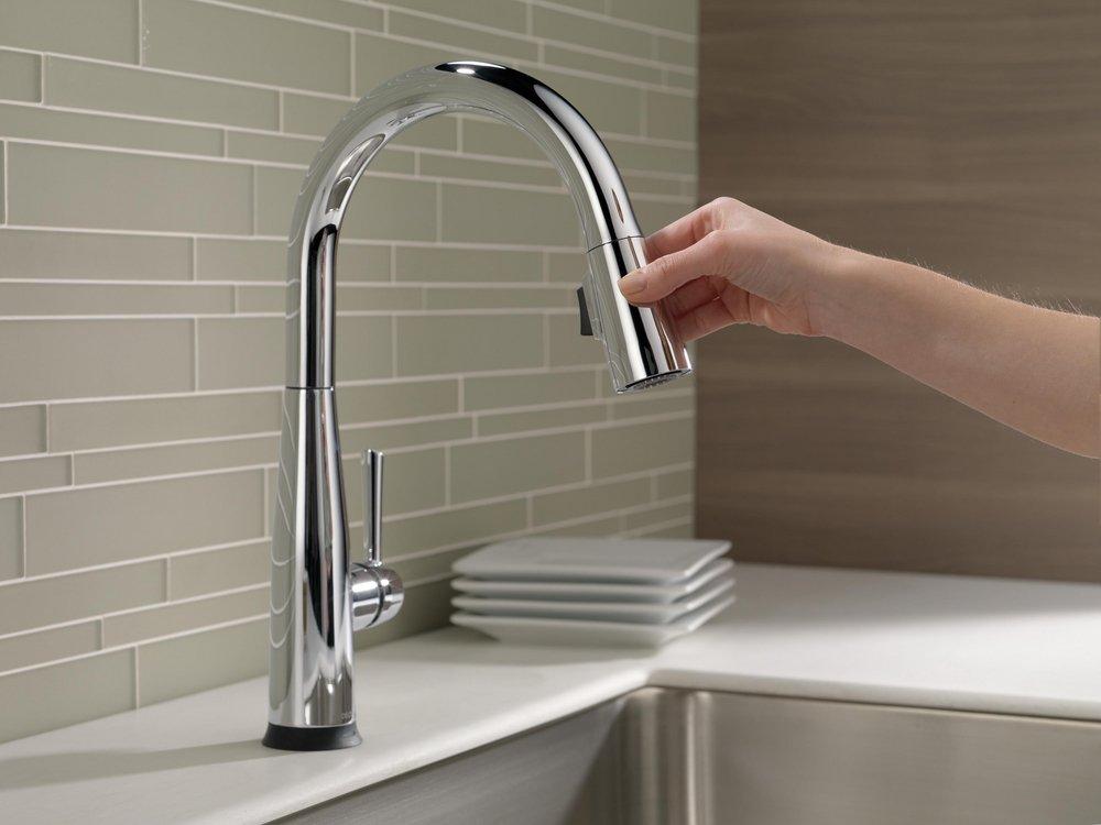 Delta Faucet Chrome Single Handle Pull Down Touch and Voice Activated Kitchen Faucet 