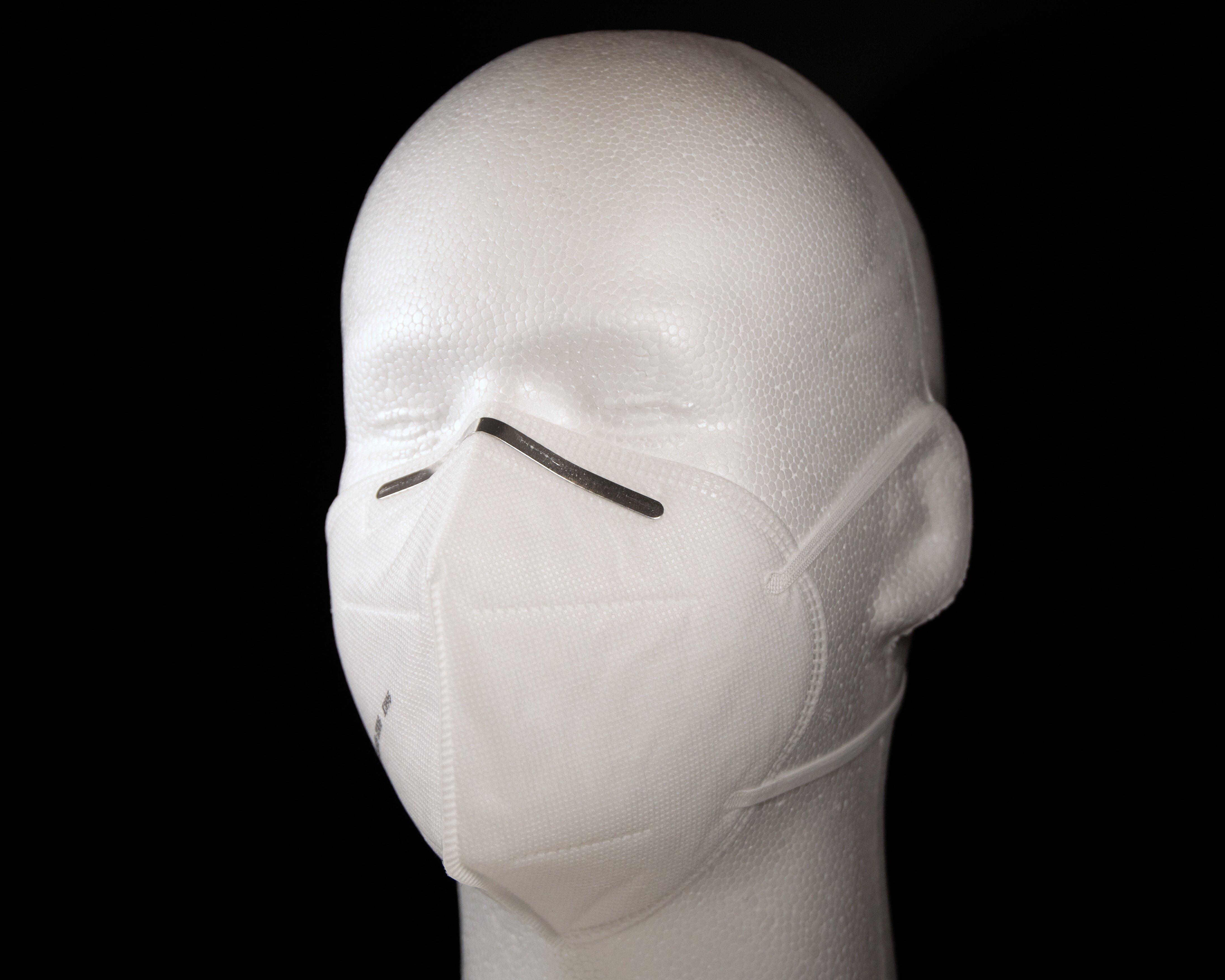 SINWAY MEDICAL White Non-Woven Fabric KN95 Protective Mask 