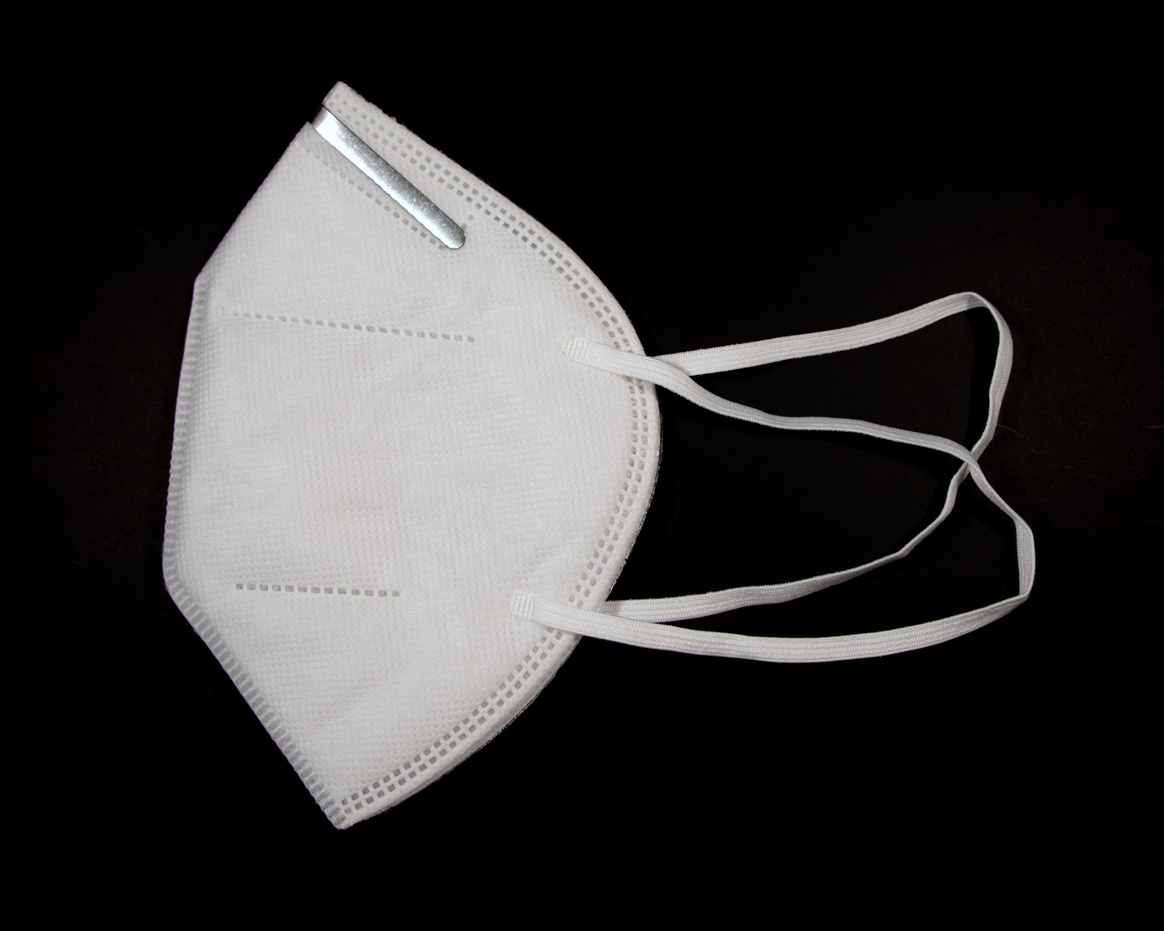 SINWAY MEDICAL White Non-Woven Fabric KN95 Protective Mask 