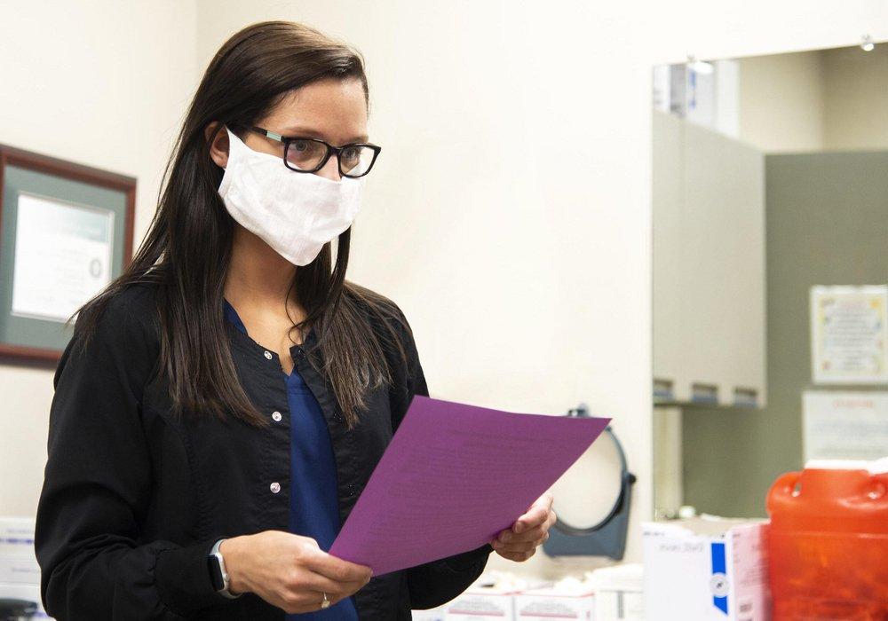 Bossong Hosiery Mills White Plastic and Spandex Cloth Face Mask (Pack of 25) 