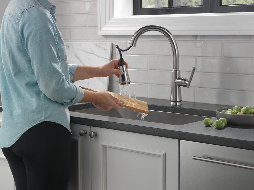 Delta Faucet Arctic Stainless Single Handle Pull Down Kitchen Faucet 