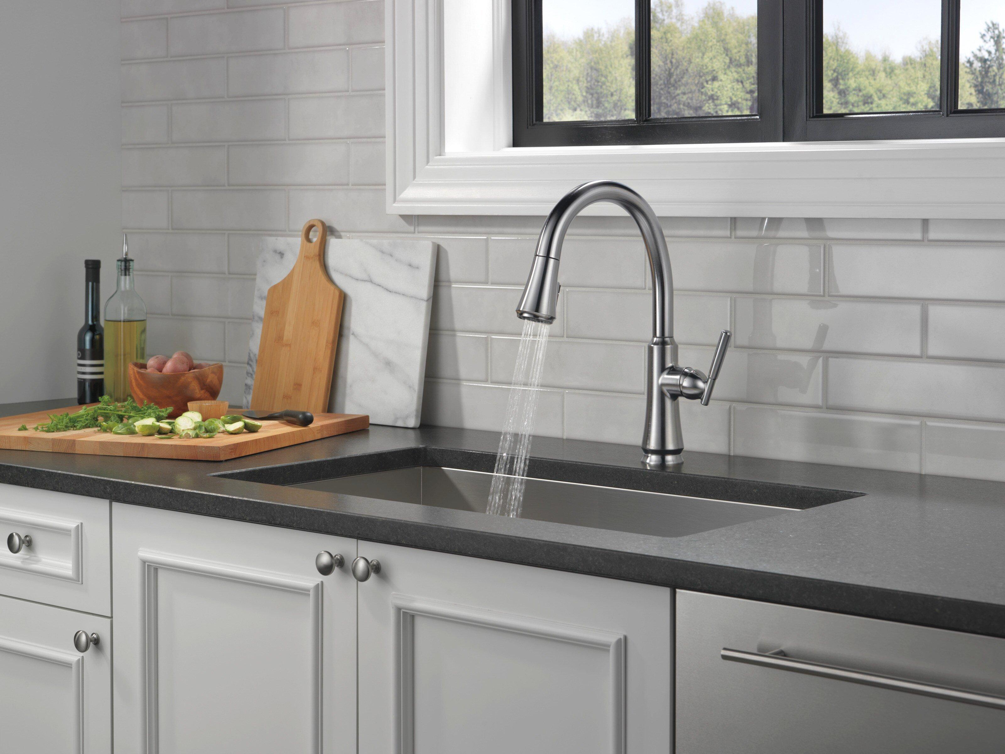 Delta Faucet Arctic Stainless Single Handle Pull Down Kitchen Faucet 