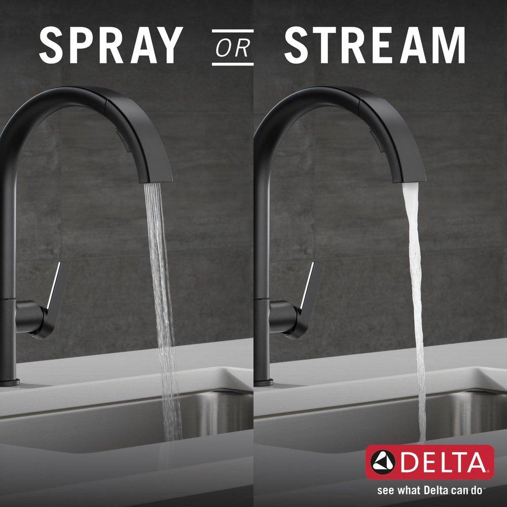 Single Handle Pull Down Kitchen Faucet in Matte Black 