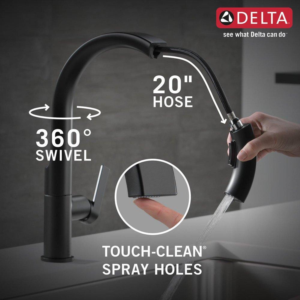 Single Handle Pull Down Kitchen Faucet in Matte Black 