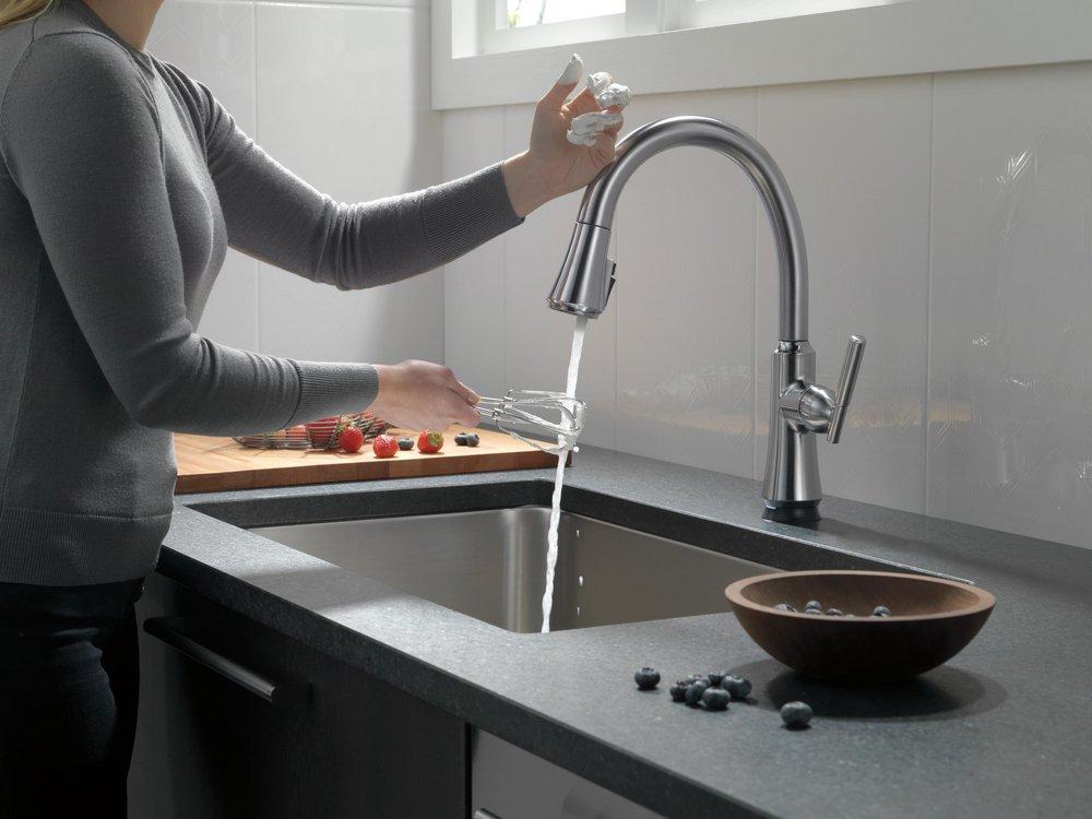 Delta Faucet Arctic Stainless Single Handle Pull Down Touch Activated Kitchen Faucet 