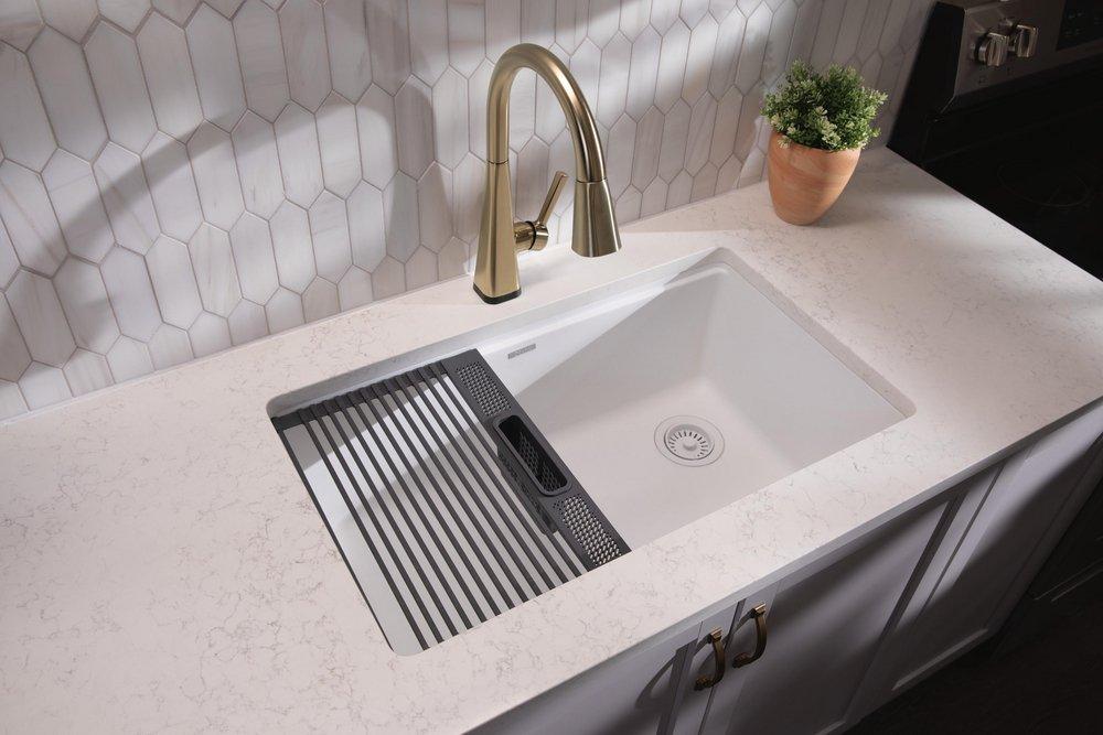 DELTA LENTA: SINGLE-HANDLE PULL-DOWN KITCHEN FAUCET WITH TOUCH2O TECHNOLOGY 