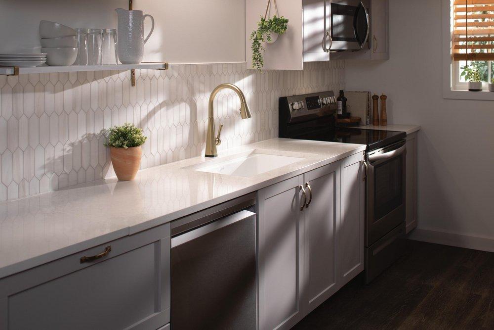 DELTA LENTA: SINGLE-HANDLE PULL-DOWN KITCHEN FAUCET WITH TOUCH2O TECHNOLOGY 