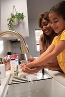 DELTA LENTA: SINGLE-HANDLE PULL-DOWN KITCHEN FAUCET WITH TOUCH2O TECHNOLOGY 