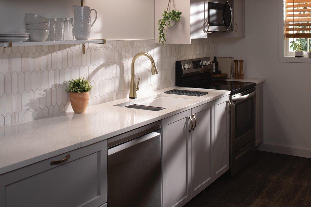 Single Handle Pull Down Touchless Kitchen Faucet in Matte Black 