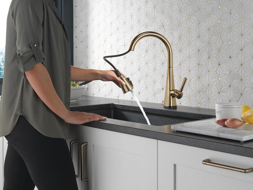 Single Handle Pull Down Touchless Kitchen Faucet in Matte Black 
