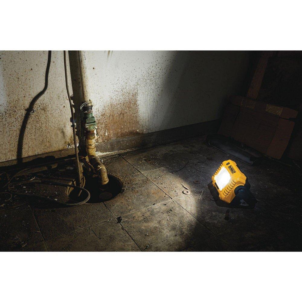12V/20V Compact Cordless Task Light 
