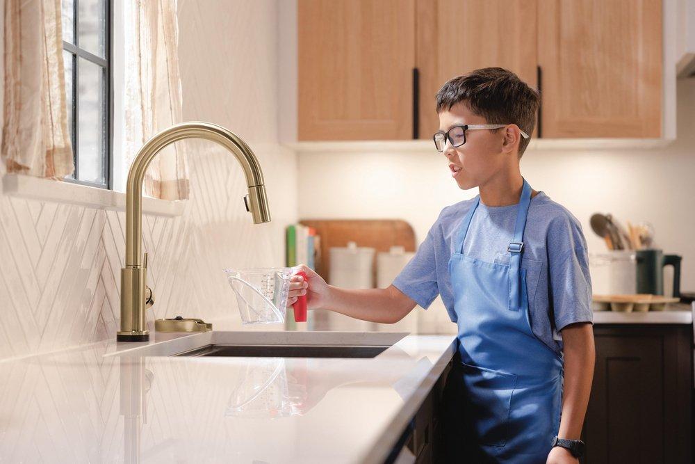 Delta Faucet Brilliance® Champagne Bronze Glass Rinser 